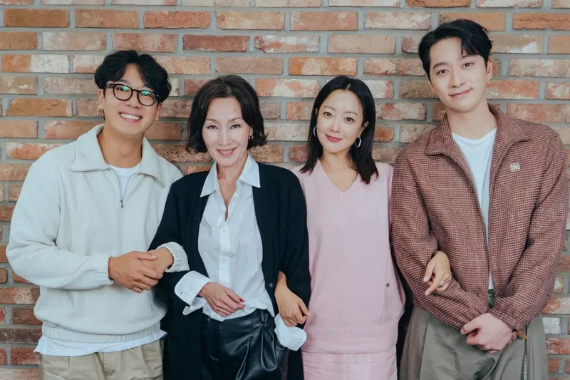 Kim Hee Sun, Lee Hye Young, Kim Nam Hee, Chansung, Dan Ramai Lagi Kagum Pada Pembacaan Skrip Untuk Drama Akan Datang