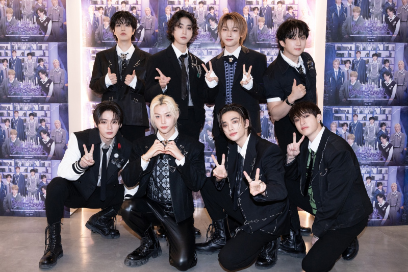 تحديث: فرقة Stray Kids تصدر قائمة الأغاني والغلاف عبر الإنترنت للأغنية المنفردة القادمة 'Lose My Breath' بمشاركة تشارلي بوث