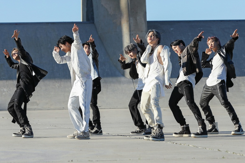 Филмът „ON“ Kinetic Manifesto на BTS става техният 13-ти MV, който достига 600 милиона гледания