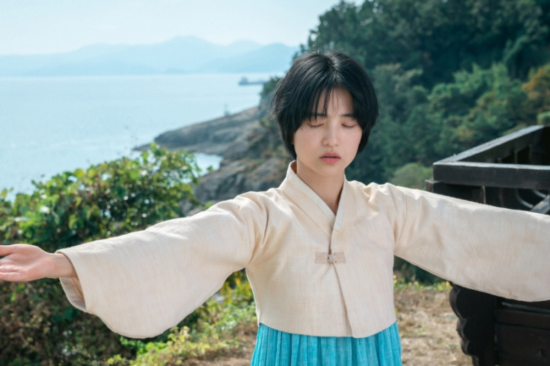 Kim Tae Ri se consacre à devenir l'un des meilleurs acteurs de théâtre traditionnel dans le nouveau drame 'Jeongnyeon : The Star Is Born'