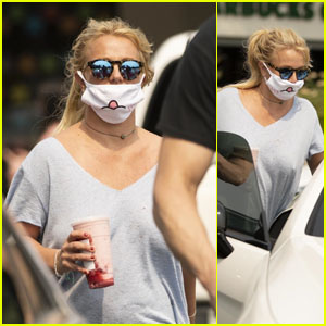 Britney Spears ไปช้อปปิ้งและเปิด Starbucks ใน Calabasas | บริทนีย์ สเปียร์ส