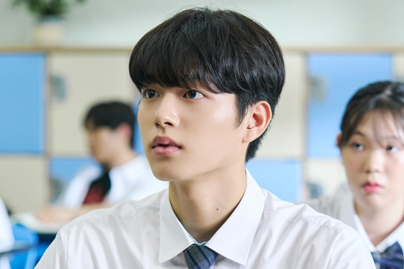 Lee Jin Woo reflecteert op zijn rol in “Namib” en toont dankbaarheid aan co-sterren Go Hyun Jung en Yoon Sang Hyun