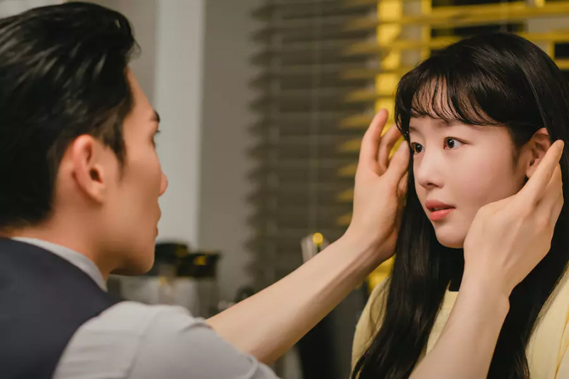 Um Tae Goo ja Han Sun Hwa ottavat askeleen lähemmäksi toistensa sydämiä elokuvassa My Sweet Mobster