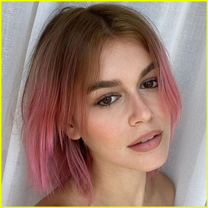 Kaia Gerber khoe mái tóc hồng 'Punk' mới của cô ấy! | Kaia Gerber