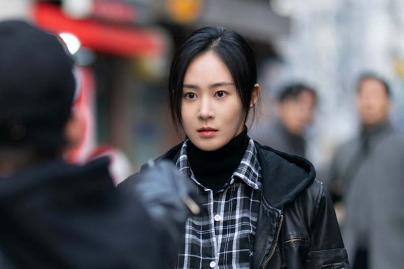 Yuri de Girls' Generation atrapa sin miedo a un criminal con un cuchillo en 'Parole Examiner Lee'