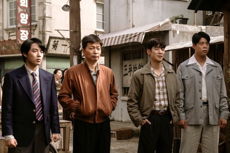 Lee Je Hoon, Lee Dong Hwi, Choi Woo Sung i Yoon Hyun Soo formen un equip molt unit a 'Chief Inspector 1958'