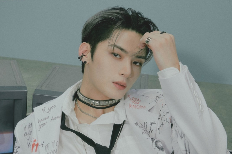 Song Hangyeom của OMEGA X thông báo nhập ngũ