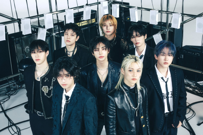 Stray Kids wordt de eerste groep in de geschiedenis van Billboard 200 die de eerste vijf inzendingen debuteert op nummer 1