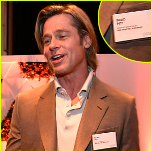 Orang Ramai Suka Foto Brad Pitt Memakai Tanda Nama di Acara Hollywood | Brad Pitt