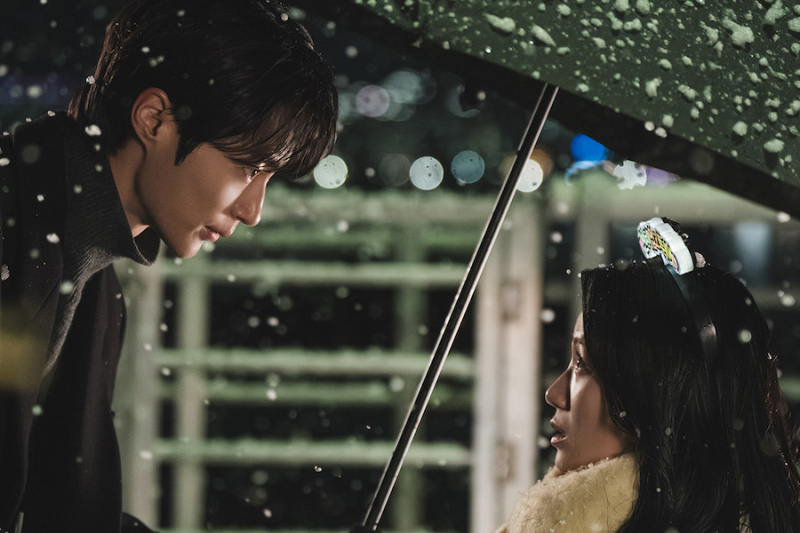 Byeon Woo Seok og Kim Hye Yoon deler et meningsfuldt møde i 'Lovely Runner'
