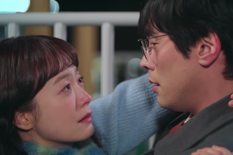 Jun So Min и Choi Daniel са на моменти от целувка в „Sorry Not Sorry“