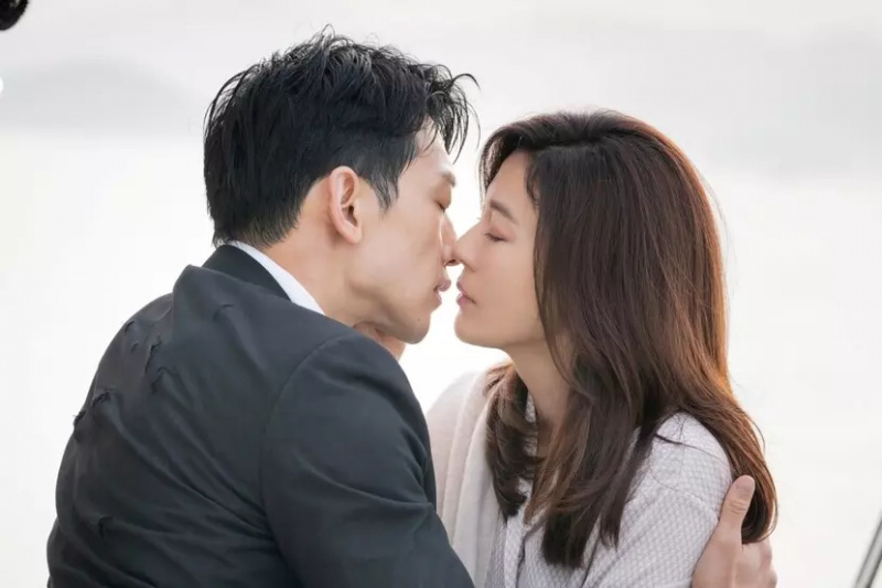 เรนมุ่งมั่นที่จะปกป้องคิมฮานึลจากอันตรายใดๆ ใน “Red Swan”