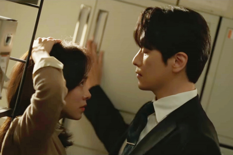 Anschauen: Han Ji Min und Lee Jun Hyuk stehen im Teaser zu „Love Scout“ kurz vor einer Romanze am Arbeitsplatz
