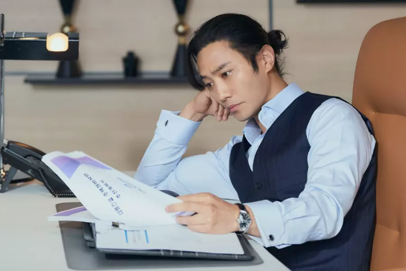 Jin Goo 'The Auditors'da Karizmatik Bir Başkan Yardımcısı Olmak İçin En Alttan Çalışıyor