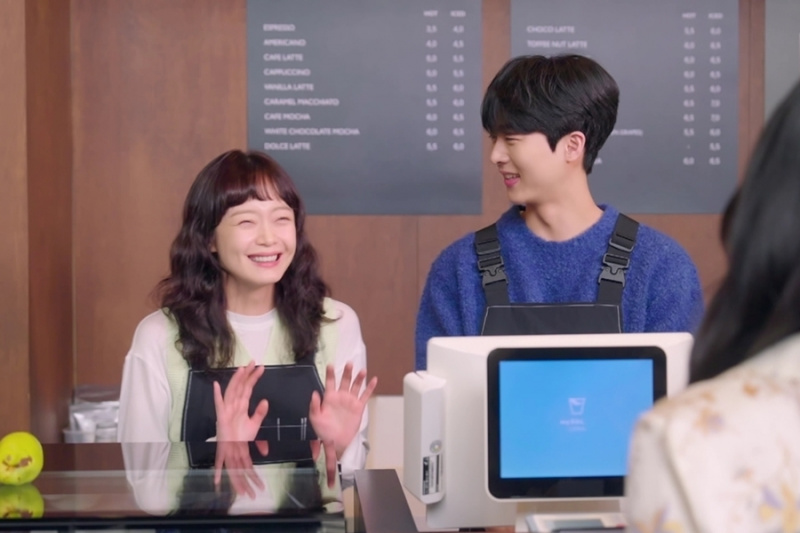 Những tia lửa bay giữa Jun So Min và sếp của cô, Kim Moo Joon In'Sorry Not Sorry'