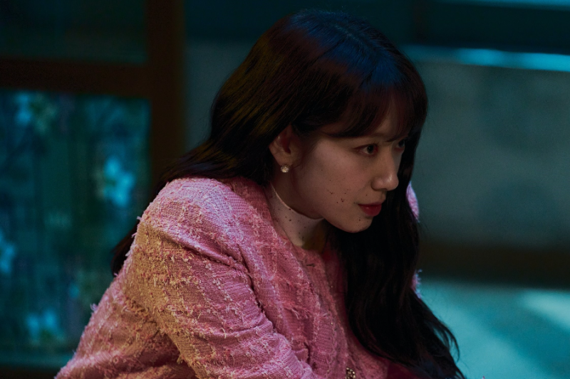 Park Shin Hye се трансформира в съдия, превзета от демон в новата фантастична романтична драма „The Judge From Hell“
