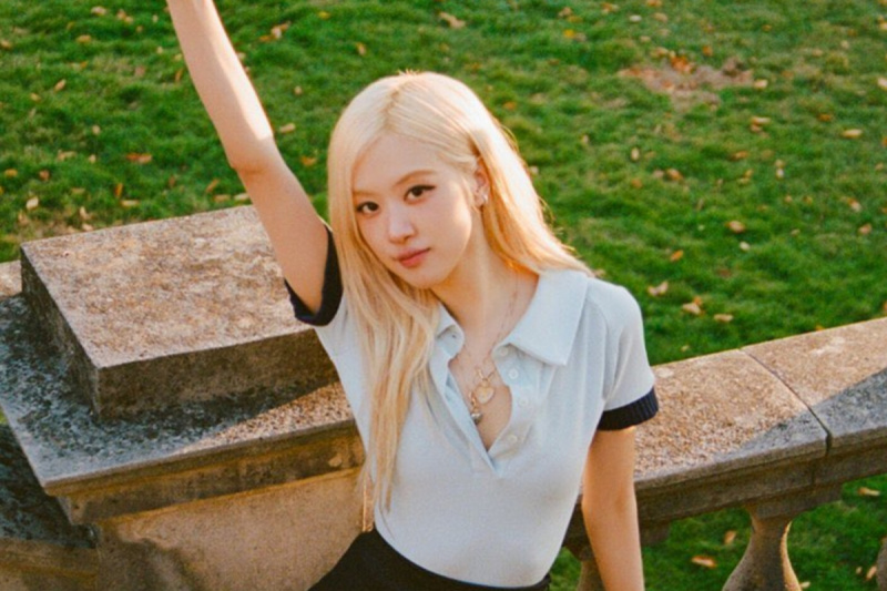 Rosésta tulee ensimmäinen naispuolinen K-pop-solisti Billboard Hot 100 -listan 2 kappaleen listalle samanaikaisesti 'myrkyllisenä loppuun asti' -debyytit