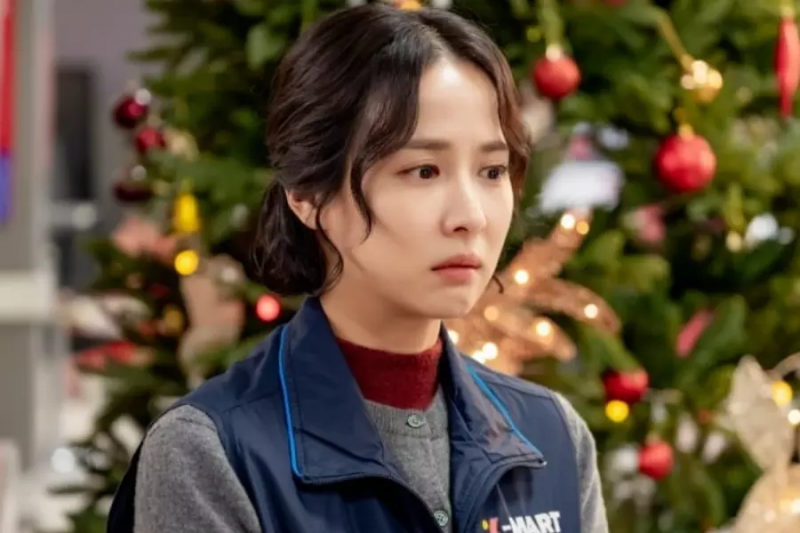 Jo Yeo Jeong se transforma en una madre trabajadora que se pierde la Navidad con su hija en el próximo drama “Tarot”