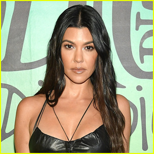 Kourtney Kardashian na tej nenavadni fotografiji nima obrvi! | Kourtney Kardashian
