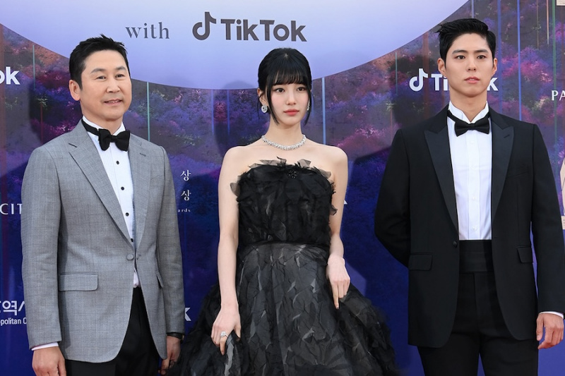 Park Bo Gum, Suzy ve Shin Dong Yup'un 60. Baeksang Sanat Ödülleri'nde Sunucu Olarak 6. Yılda Yeniden Bir Araya Gelecekleri Doğrulandı