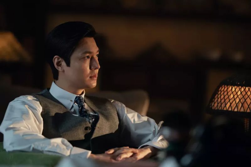 Napangiwi si Lee Min Ho Habang Ipinapahayag Niya ang Emosyonal na Paglago Sa “Pachinko” Season 2