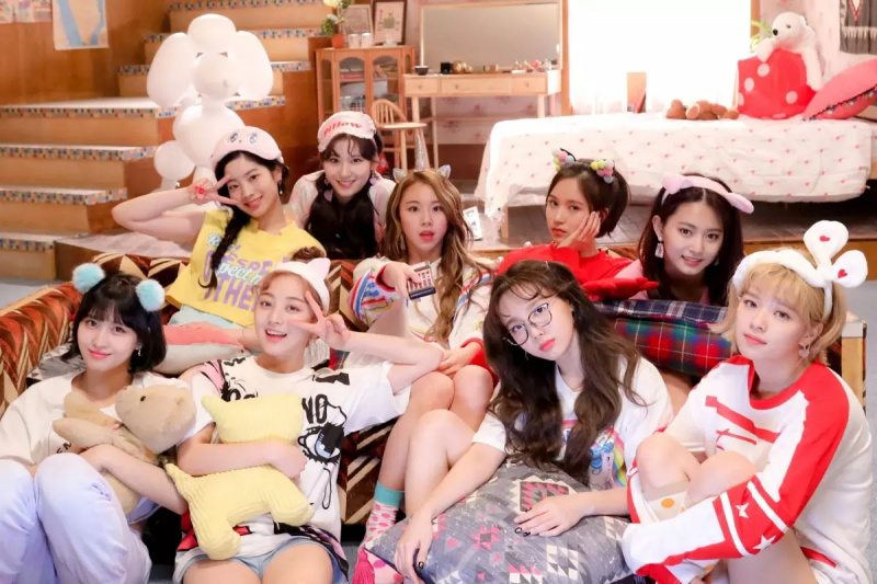 TWICE „Čo je láska?“ Stáva sa ich prvým MV, ktorý dosiahol 800 miliónov zhliadnutí