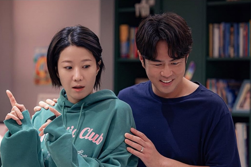 Jeon Suk Ho एक प्यार करने वाले पति और पिता में बदल जाता है, जो अपने परिवार को पहले नए नाटक में रखता है