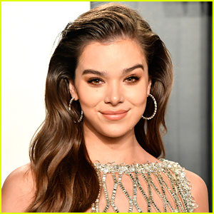 Hailee Steinfeld, 'Yanlış Yönü' Yazmanın Diğer Şarkılarından Daha Zor Olduğunu Söylüyor | Hailee Steinfeld