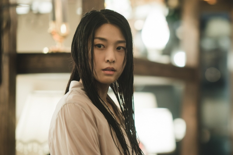 Seolhyun se transforma em uma mulher misteriosa que visita a “loja de luz” no próximo drama