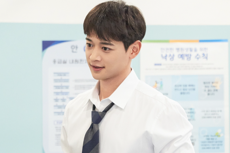 SHINee'den Minho, Yeni Dizisi 'Romance In The House'da Zengin Geçmişine Rağmen İki İşi Dengeliyor