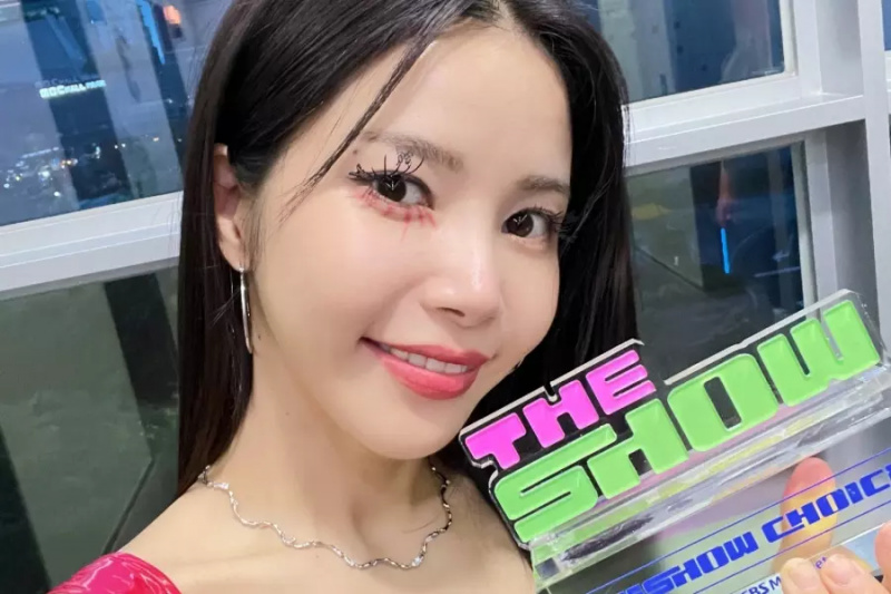Смотреть: Солар из MAMAMOO одерживает первую победу с песней «Но я» на «Шоу»; Выступления BOYNEXTDOOR, FANTASY BOYS и других