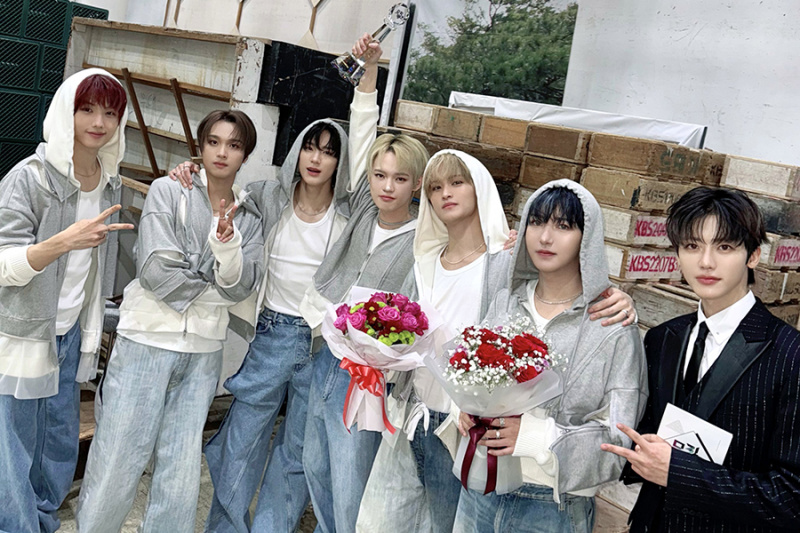 Sledujte: NCT DREAM získává 2. vítězství za „Když jsem s tebou“ na „Hudební bance“; Vystoupení ENHYPEN, ATEEZ a dalších