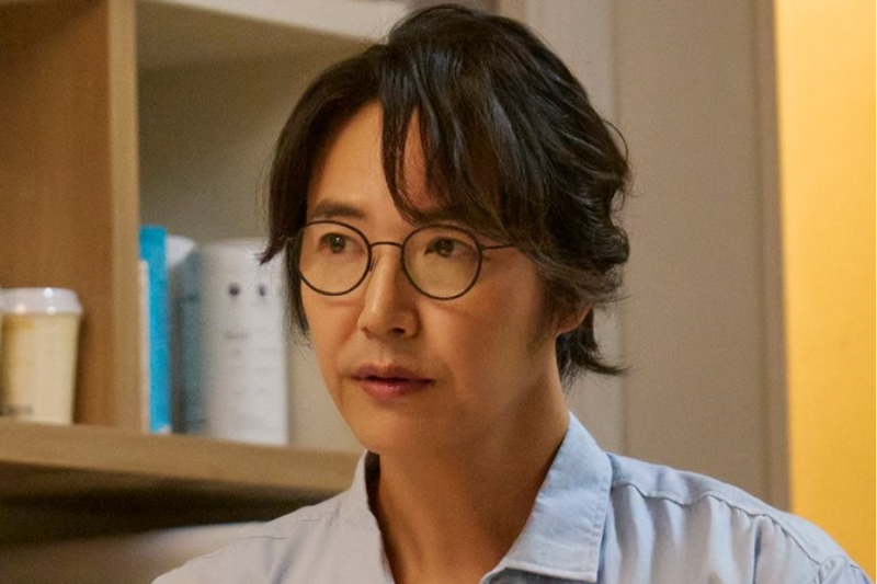 Yoon Sang Hyun jest mężem domu, który ma nadzieję ożywić swoją karierę muzyczną w nadchodzącym dramacie „Namib”
