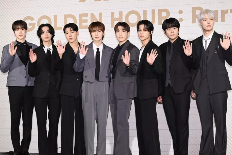 ATEEZ UK యొక్క అధికారిక ఆల్బమ్‌ల చార్ట్‌లో 1వ K-పాప్ గ్రూప్‌గా చరిత్ర సృష్టించింది