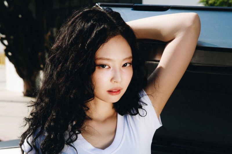 „Mantra“ на Джени от BLACKPINK дебютира в топ 5 на глобалната класация на Spotify с най-високите си еднодневни потоци до момента