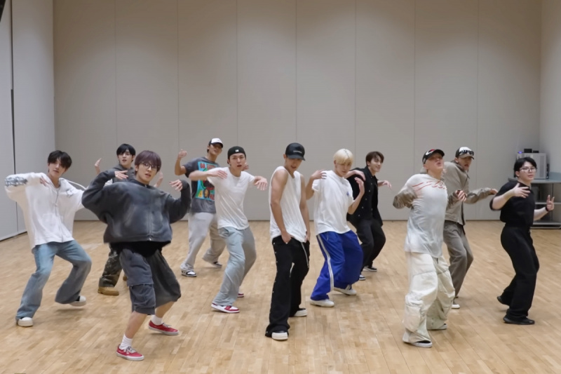 Tonton: SEVENTEEN Penuh Energi Dalam Video Koreografi Penuh Semangat Untuk'LOVE, MONEY, FAME'