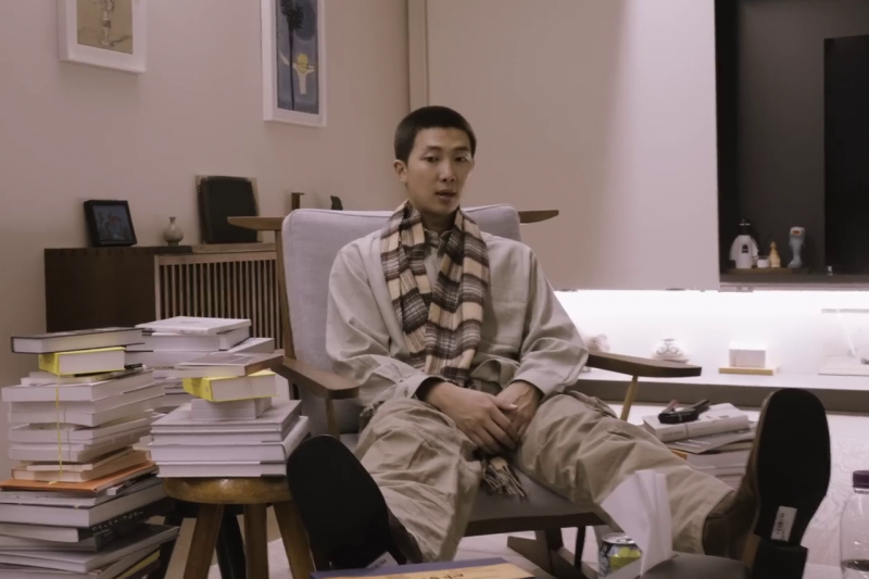 Sledujte: RM společnosti BTS zkoumá „Around The World In A Day“ v novém MV
