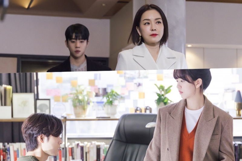Ibu Chae Jong Hyeop dan Bekas Kim So Hyun Menunjukkan Cabaran Terhadap Percintaan Mereka yang Tertumbuh Dalam “Serendipity’s Embrace”