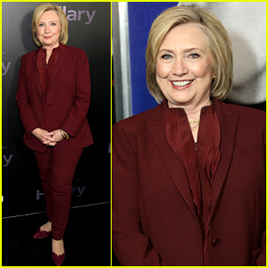 Hillary Clinton rocker rød drakt på Hulus 'Hillary'-premiere i NYC | Hillary Clinton