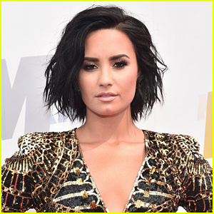 Demi Lovato nauraa 'hankalta' esityksestään 'Camp Rock' | Demi Lovato