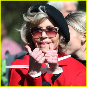Jane Fonda arról beszél, hogy a negyedik letartóztatása után börtönben töltötte az éjszakát'Fire Drill Fridays' Protests