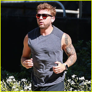 Ryan Phillippe näitab sörkimise ajal toonuses lihaseid | Ryan Phillippe