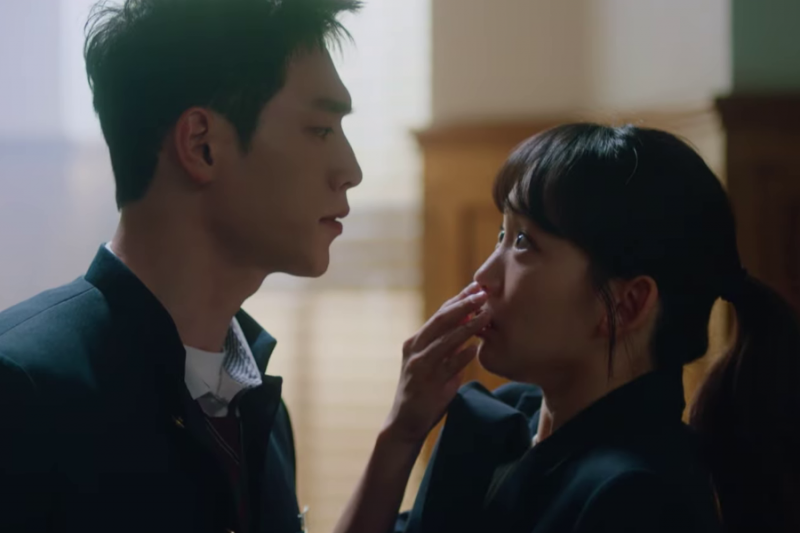 Guarda: Jin Ki Joo diventa sospettoso dell'identità di Seo Kang Joon in New Teaser per 'Undercover High School'