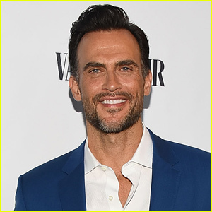Cheyenne Jackson Tiết Lộ Anh Đã Có 5 Lần Phẫu Thuật Cấy Tóc Trong 14 Năm Qua | Cheyenne Jackson