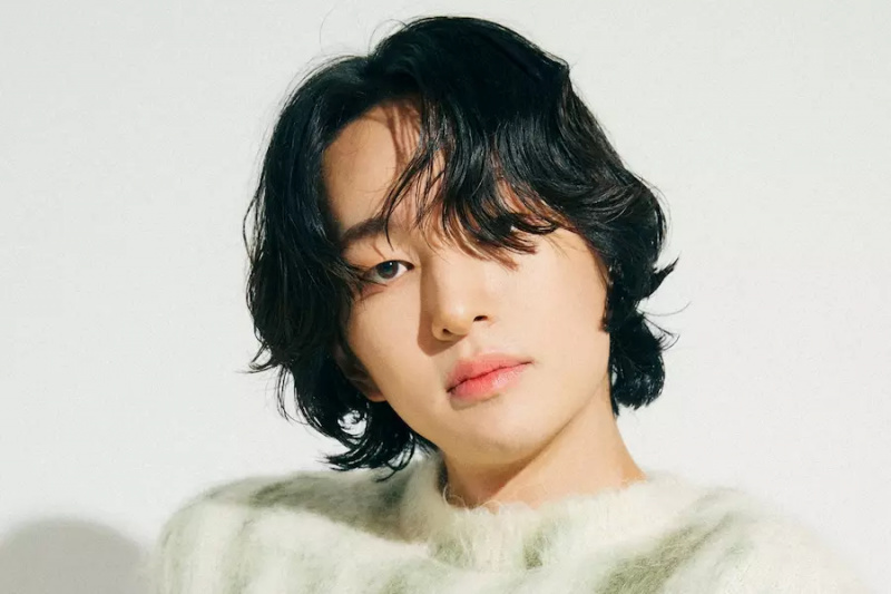 Onew SHINee Menandatangani Agensi Baharu + Menggugurkan Foto Profil Baharu