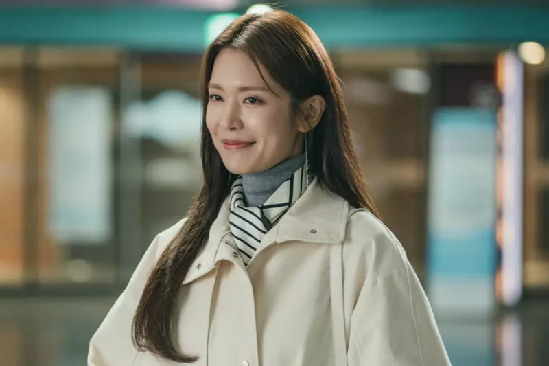 Jung Yoo Jin là một nhà báo chuyên mục hẹn hò ủng hộ việc đa tình trong bộ phim hài lãng mạn sắp tới “DNA Lover”