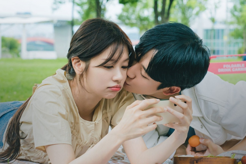 'Love Next Door' dominerer mest buzzworthy drama- og skuespillerrangeringer for 4. uge i træk