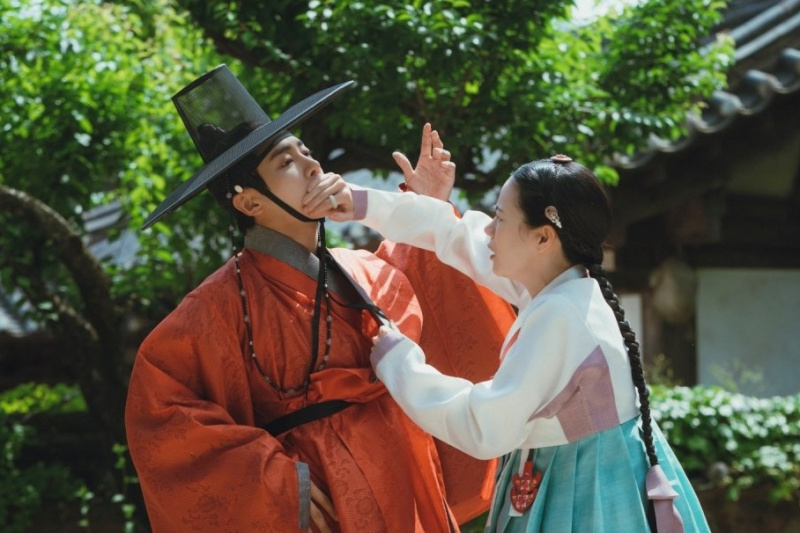 Lim Ji Yeon e Choo Young Woo estão escondendo suas verdadeiras identidades em “The Tale Of Lady Ok”
