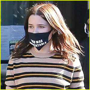  Sophia Bush robí odvážne vyhlásenie s jej maskou po vyzdvihnutí základných vecí
