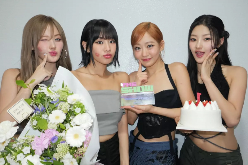 Katso: KISS OF LIFE voitti kaikkien aikojen ensimmäisen voiton ”The Showssa” kappaleella ”Sticky”; NCT WISHin, Lee Chae Yeonin ja muiden esityksiä